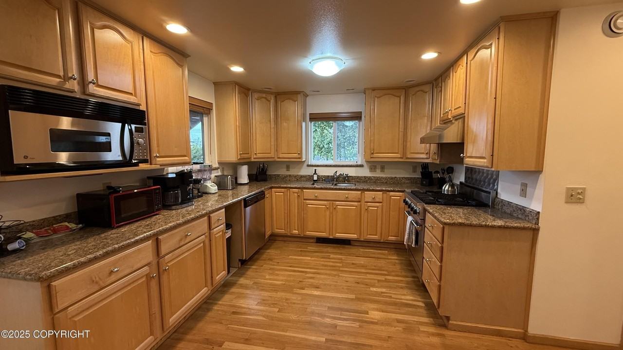 1644 W 11th Ave - Photo 6 of 32