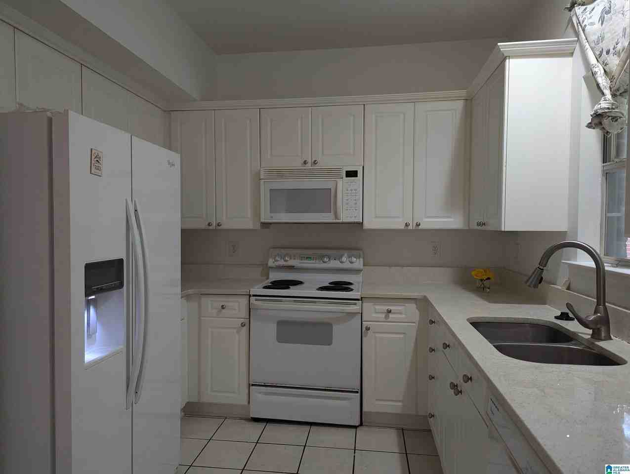 841 Castlemaine Ct - Photo 3 of 26