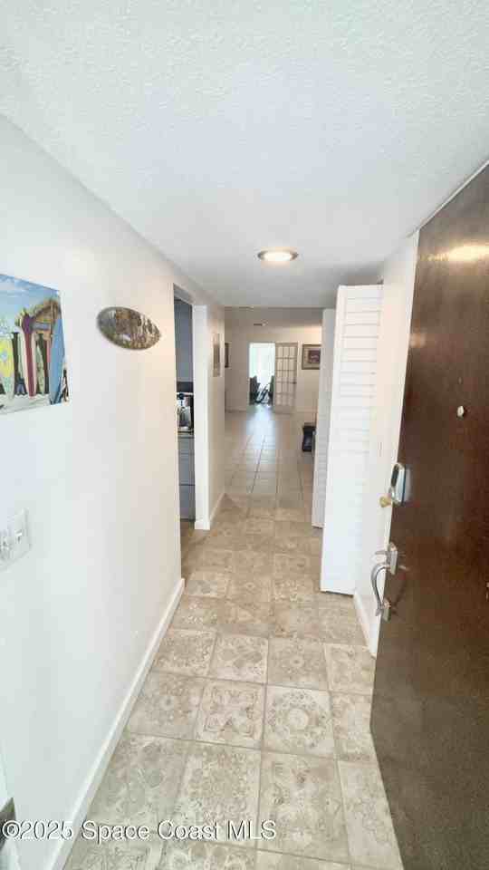 274 Queens Ct - Photo 4 of 39