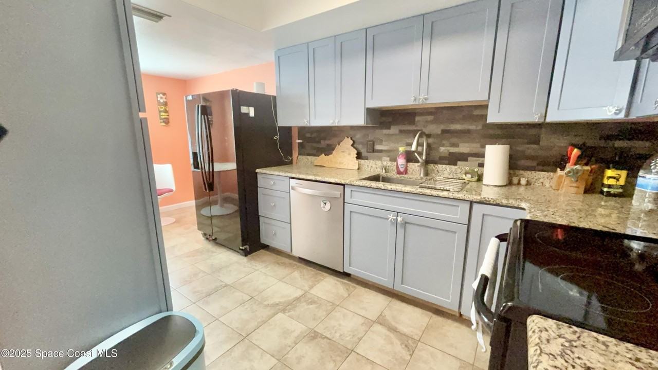 274 Queens Ct - Photo 5 of 39