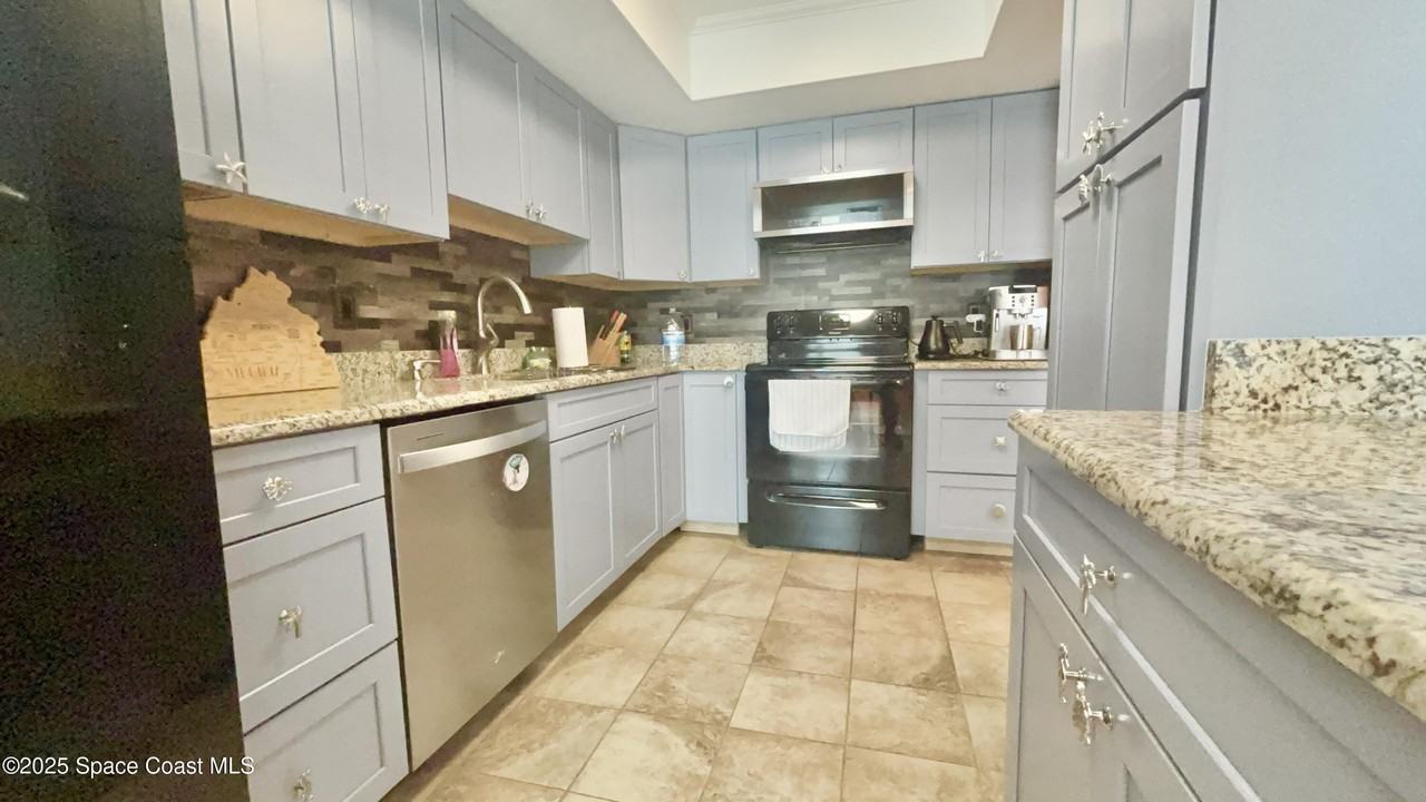 274 Queens Ct - Photo 6 of 39