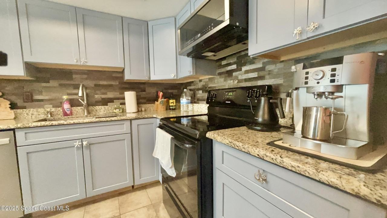 274 Queens Ct - Photo 7 of 39