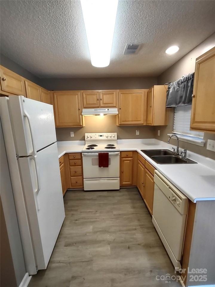 8338 Rudolph Rd - Photo 3 of 19