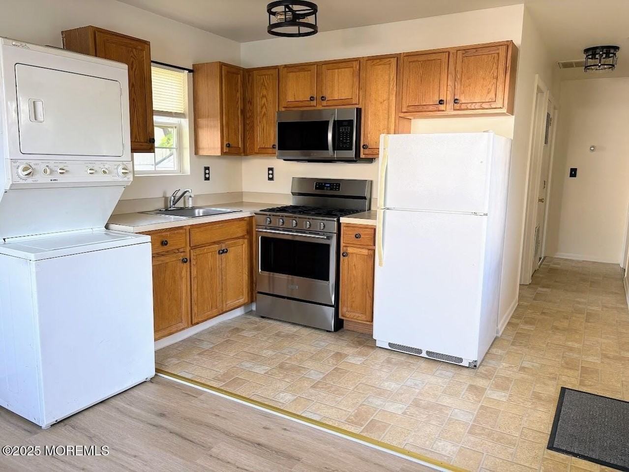 548 Clark Ave #B - Photo 4 of 7