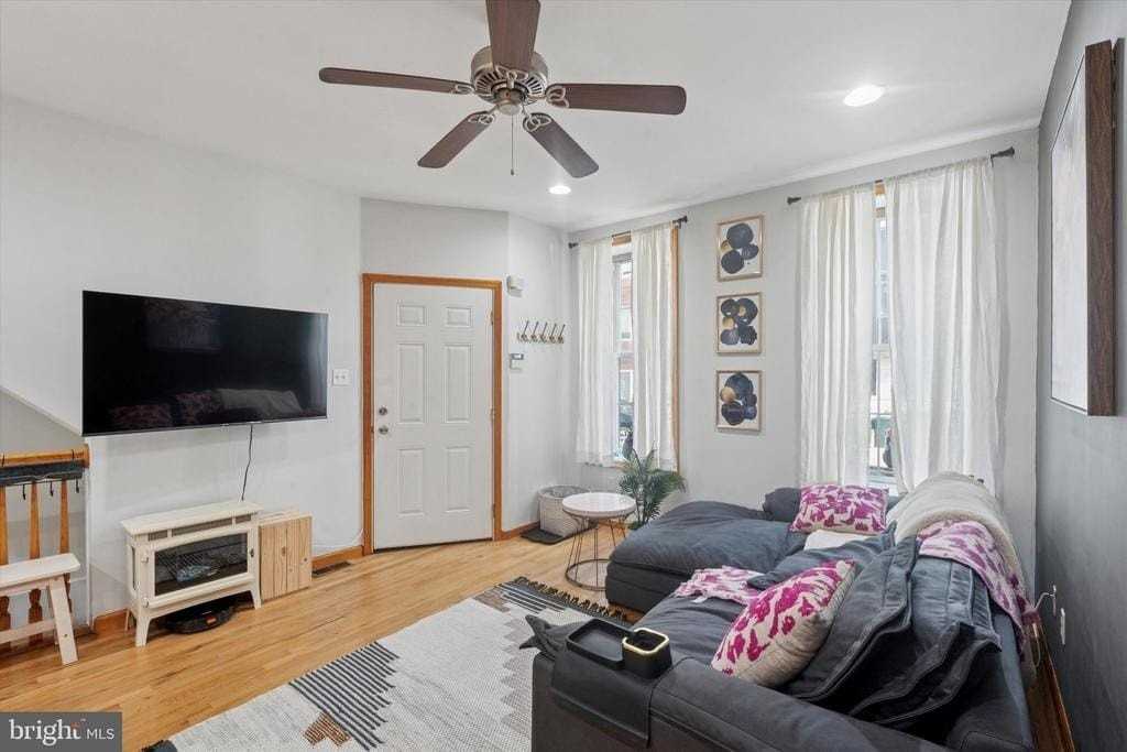 1522 Brown St #1 - Photo 3 of 25