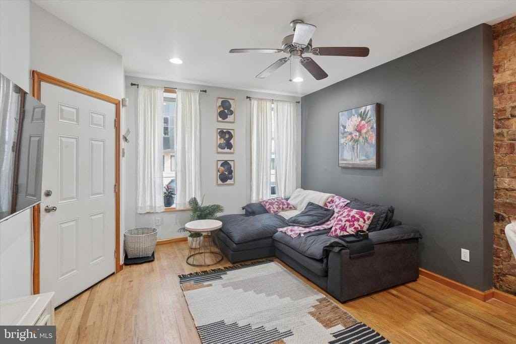 1522 Brown St #1 - Photo 4 of 25