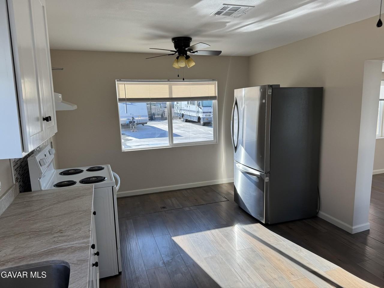 43813 Sierra Highway - Photo 6 of 11