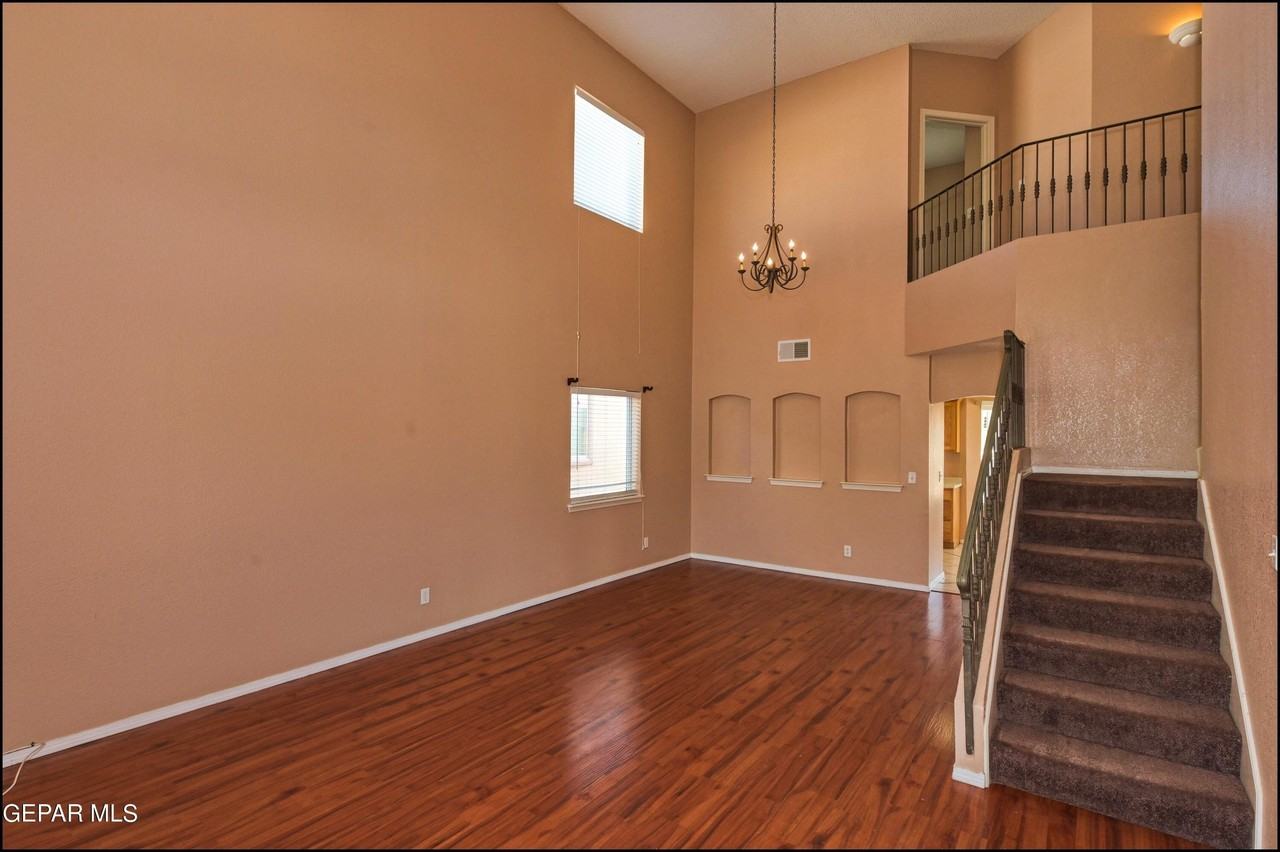 452 Emerald Pass Ave - Photo 5 of 49