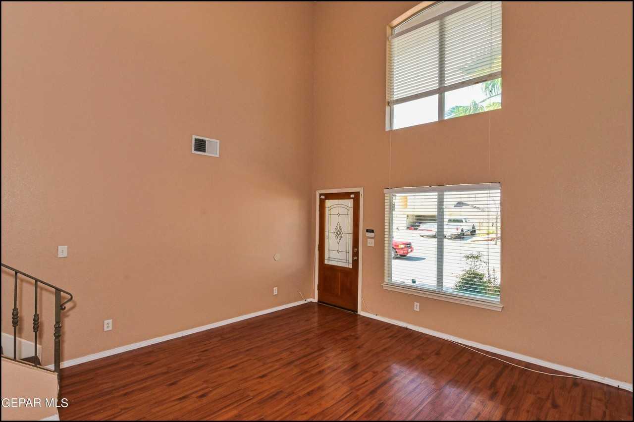 452 Emerald Pass Ave - Photo 7 of 49