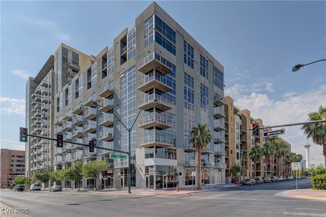 353 E Bonneville Ave #727