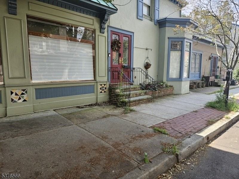 67 Ferry St - Photo 2 of 25