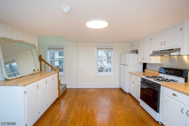 67 Ferry St - Photo 3 of 25