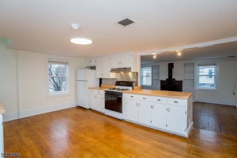 67 Ferry St - Photo 4 of 25