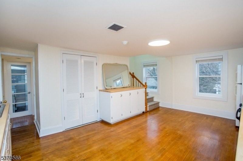 67 Ferry St - Photo 5 of 25