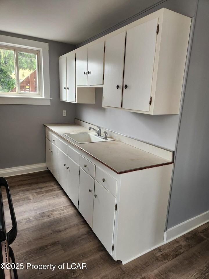 23 East Spring Street - Photo 3 of 8