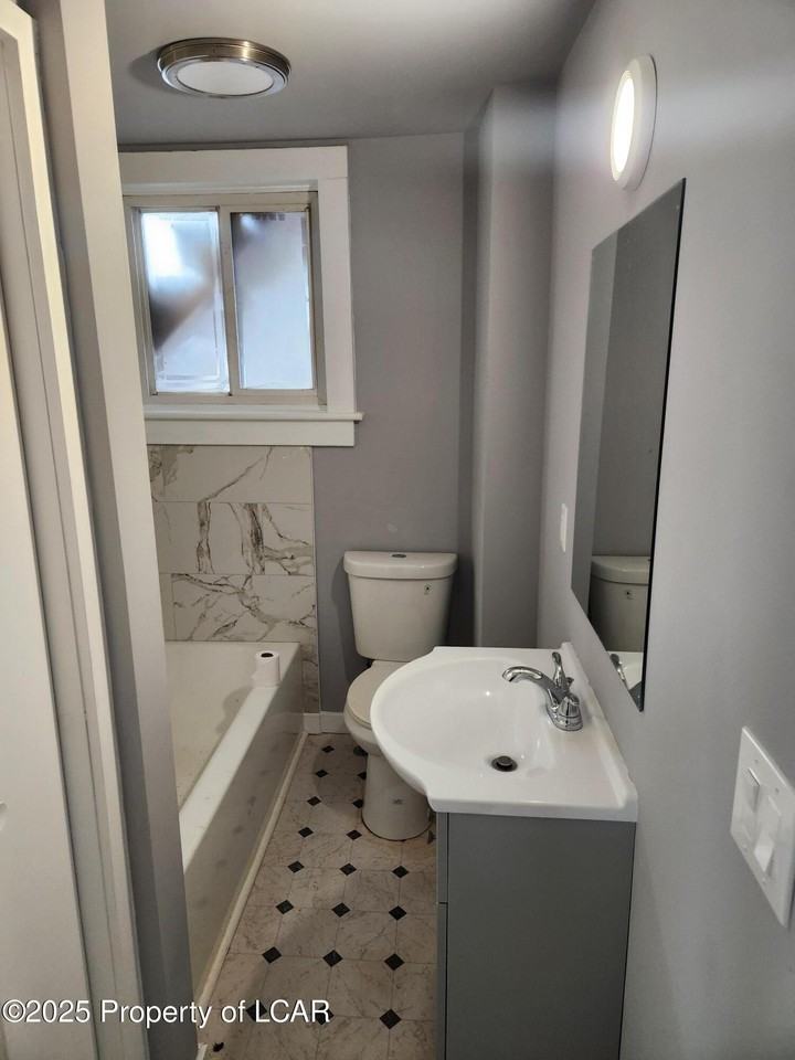 23 East Spring Street - Photo 4 of 8