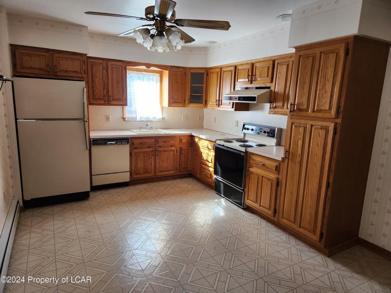 157 Philadelphia Avenue - Photo 2 of 14