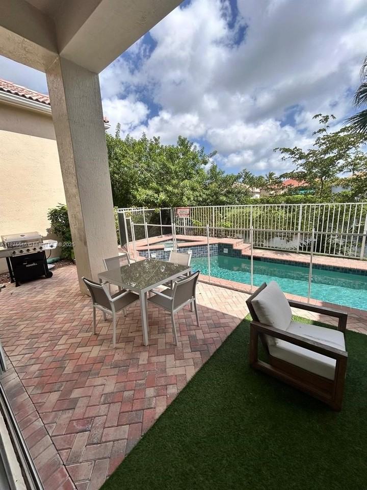 7030 Islegrove Pl - Photo 7 of 21