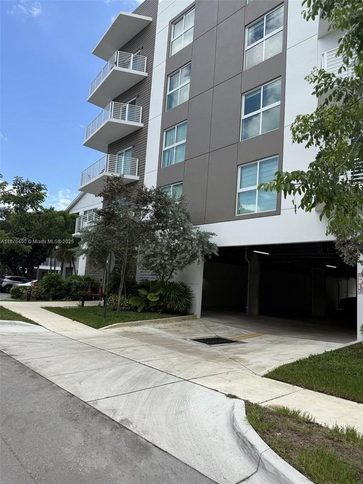 1938 Jackson St #502 - Photo 4 of 21