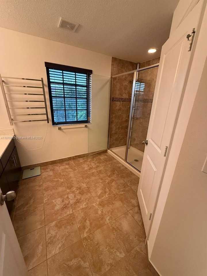 472 Ne 194th Ter #472 - Photo 5 of 17