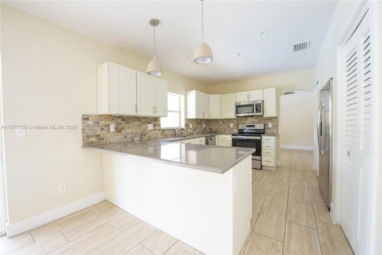 18370 Sw 292nd St #18370 - Photo 5 of 31