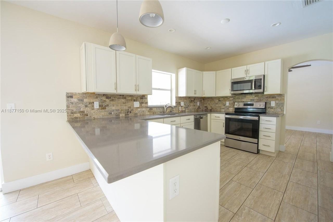 18370 Sw 292nd St #18370 - Photo 6 of 31