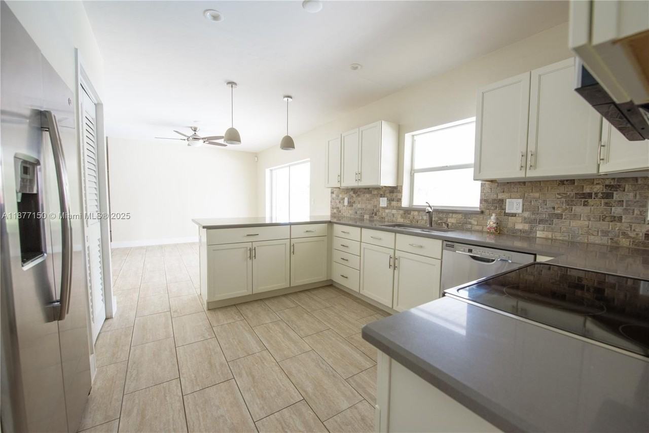 18370 Sw 292nd St #18370 - Photo 7 of 31