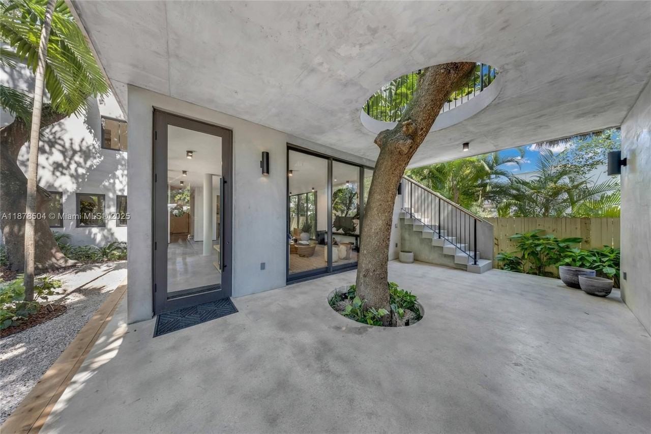 1000 Nw 9th Ct - Photo 2 of 50