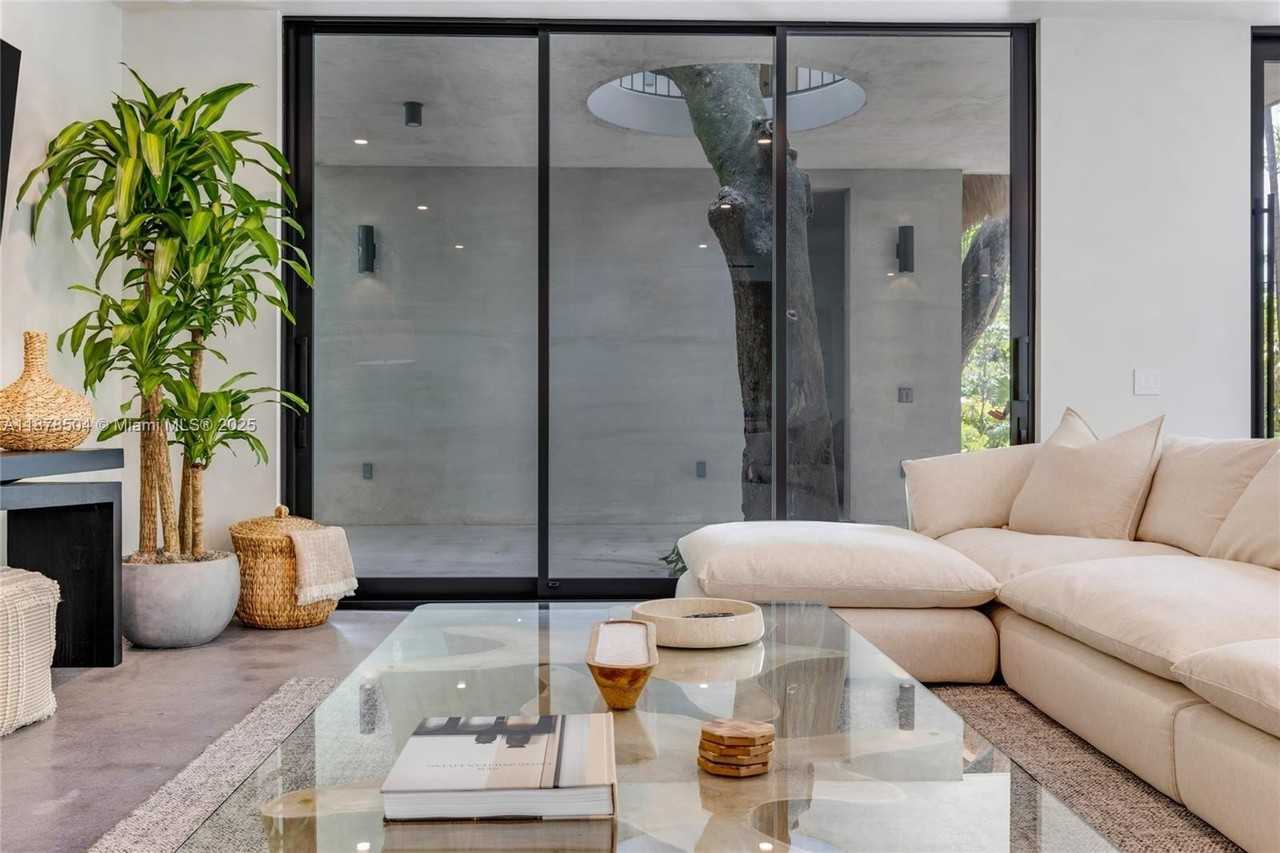 1000 Nw 9th Ct - Photo 3 of 50