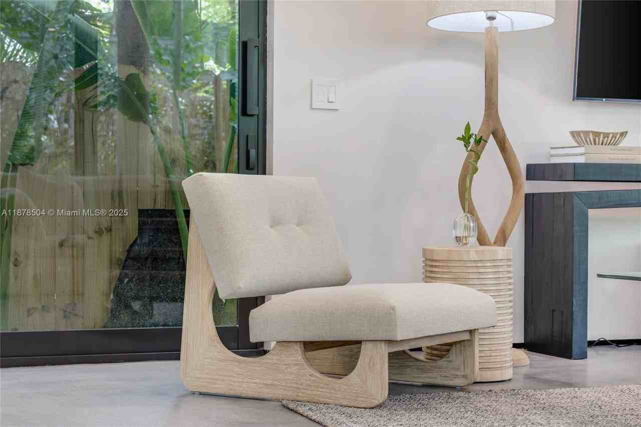 1000 Nw 9th Ct - Photo 4 of 50