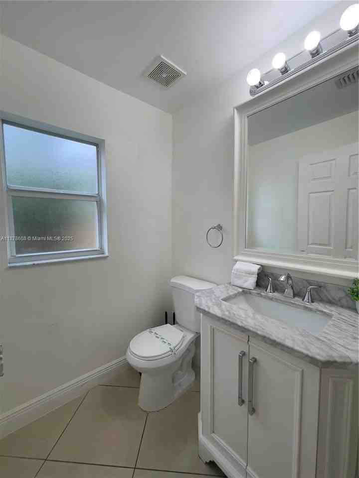 3470 Northwest 17th Terrace #3470 - Photo 5 of 25