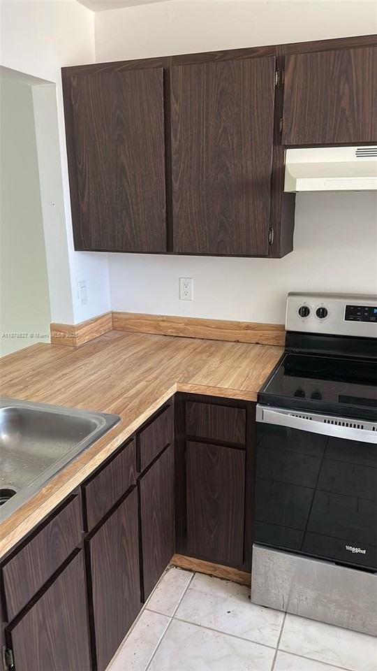 861 Ne 209th Ter #203 - Photo 4 of 16