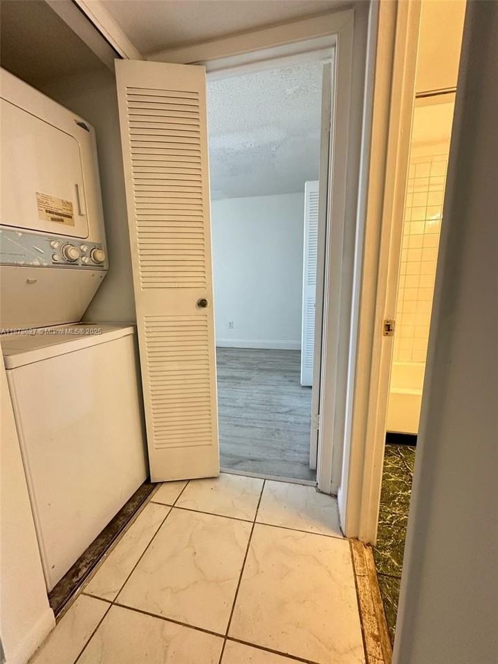 861 Ne 209th Ter #203 - Photo 7 of 16