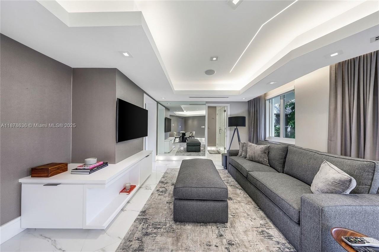 10190 Collins Avenue #203 - Photo 4 of 27