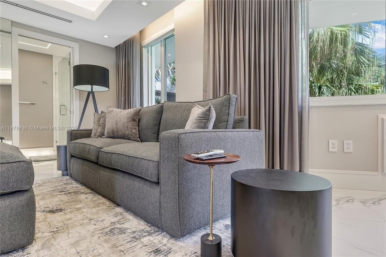 10190 Collins Avenue #203 - Photo 5 of 27