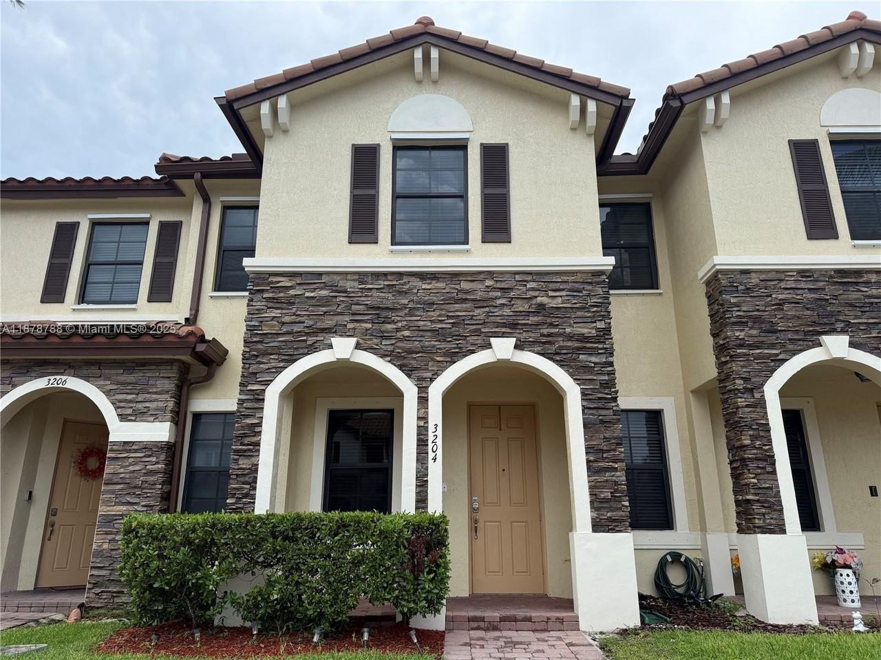 3204 Se 5th Ct - Photo 2 of 25