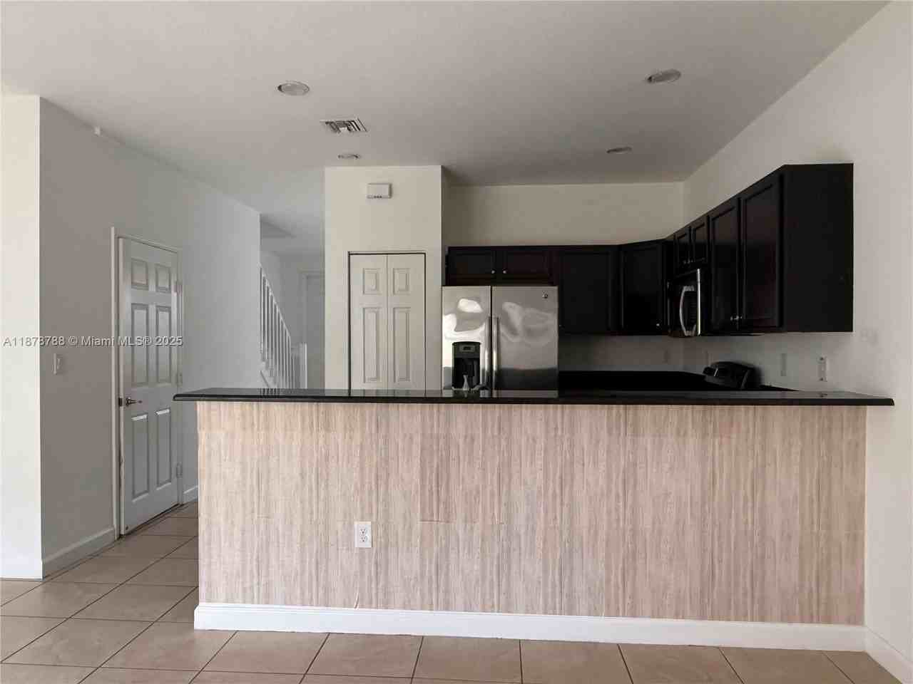 3204 Se 5th Ct - Photo 3 of 25