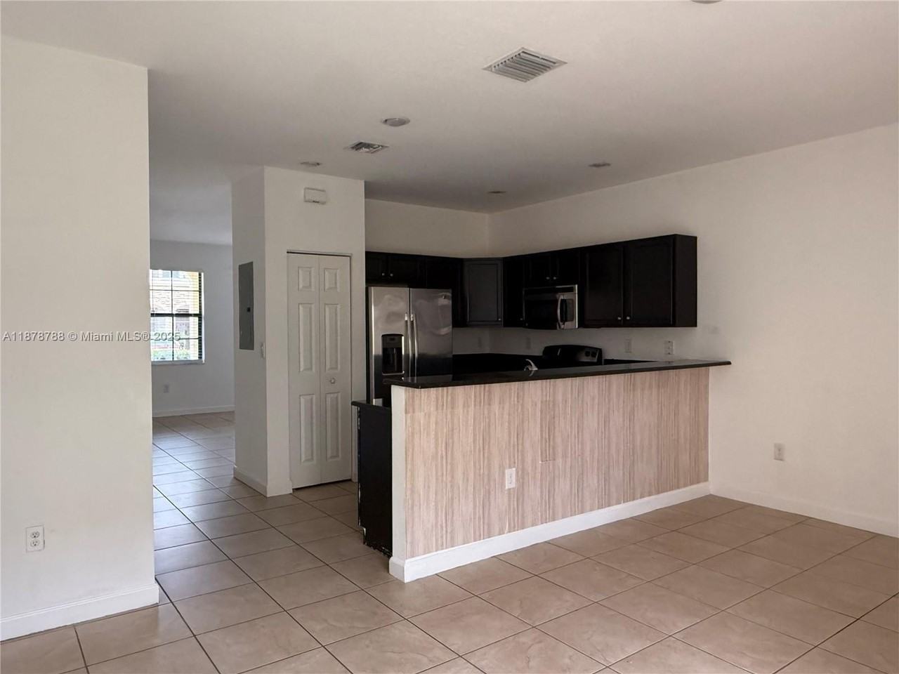 3204 Se 5th Ct - Photo 4 of 25