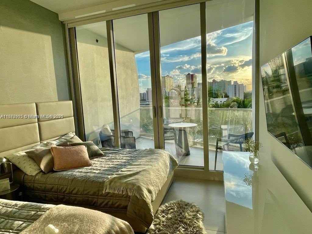 16901 Collins Ave #502 - Photo 4 of 14