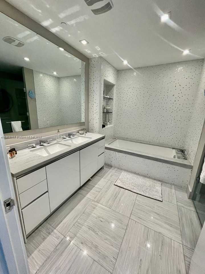 16901 Collins Ave #502 - Photo 7 of 14