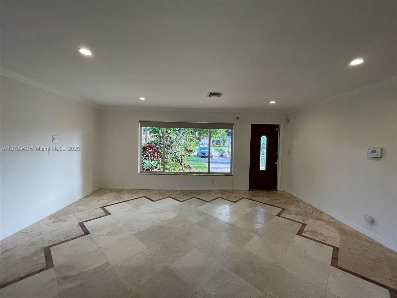 1107 Ne 8th St - Photo 3 of 15