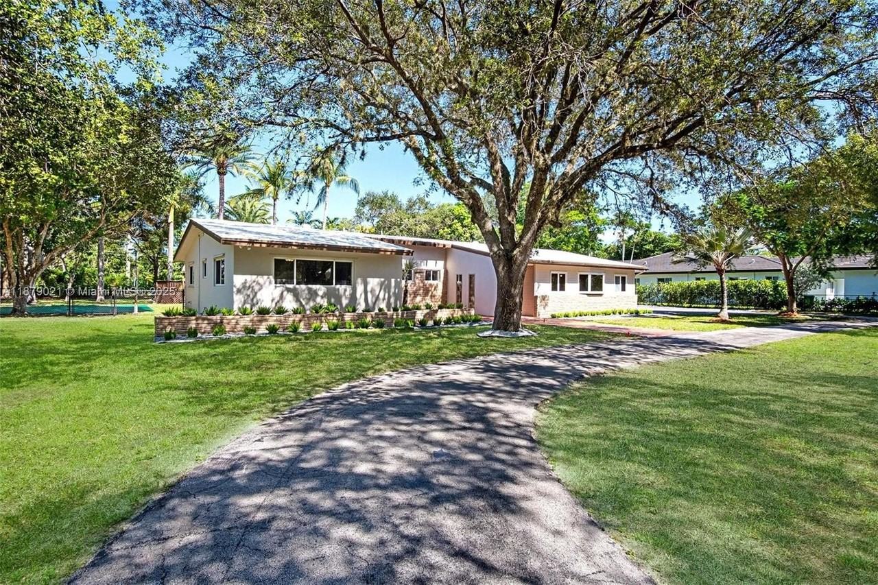 11301 Sw 91st Ave - Photo 2 of 50