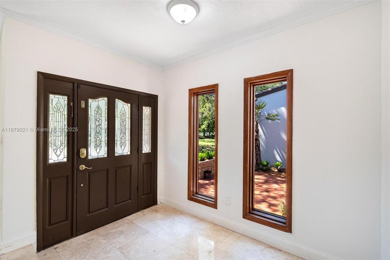 11301 Sw 91st Ave - Photo 3 of 50