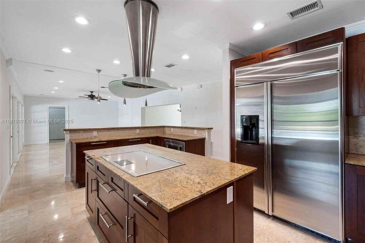 11301 Sw 91st Ave - Photo 6 of 50