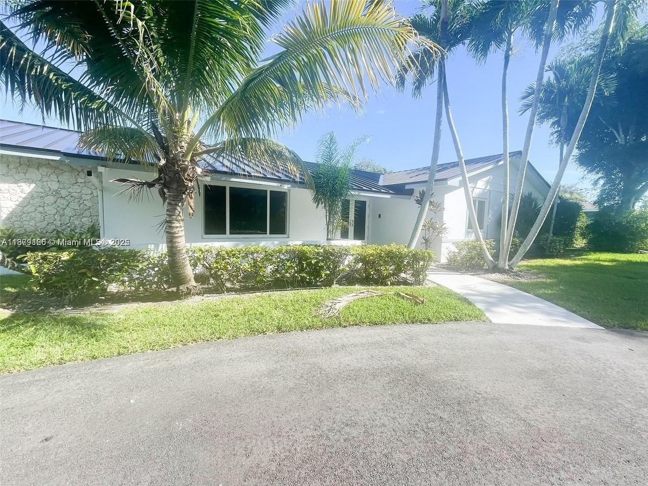 8785 Southwest 176th Terrace - Photo 2 of 24