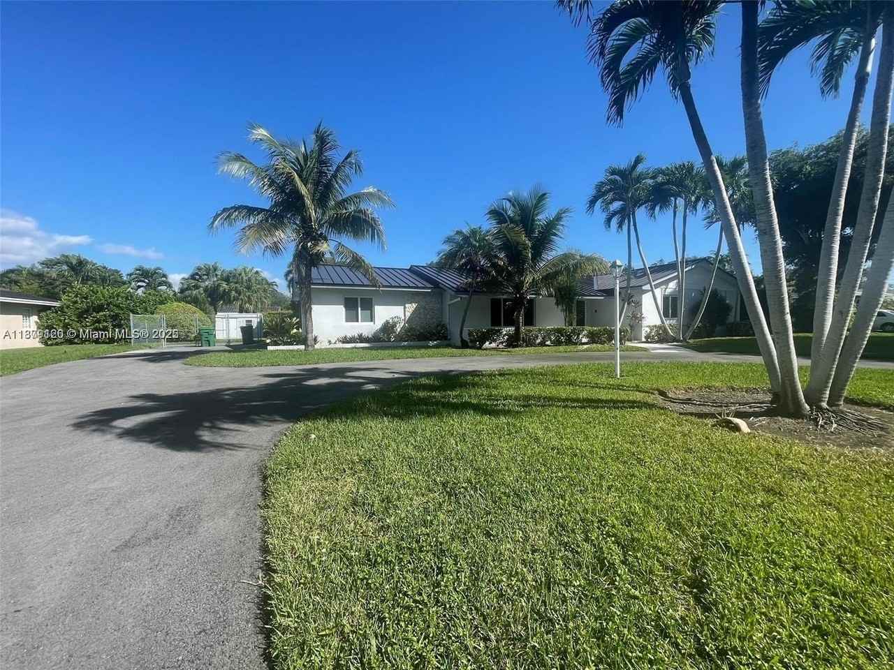 8785 Southwest 176th Terrace - Photo 5 of 24