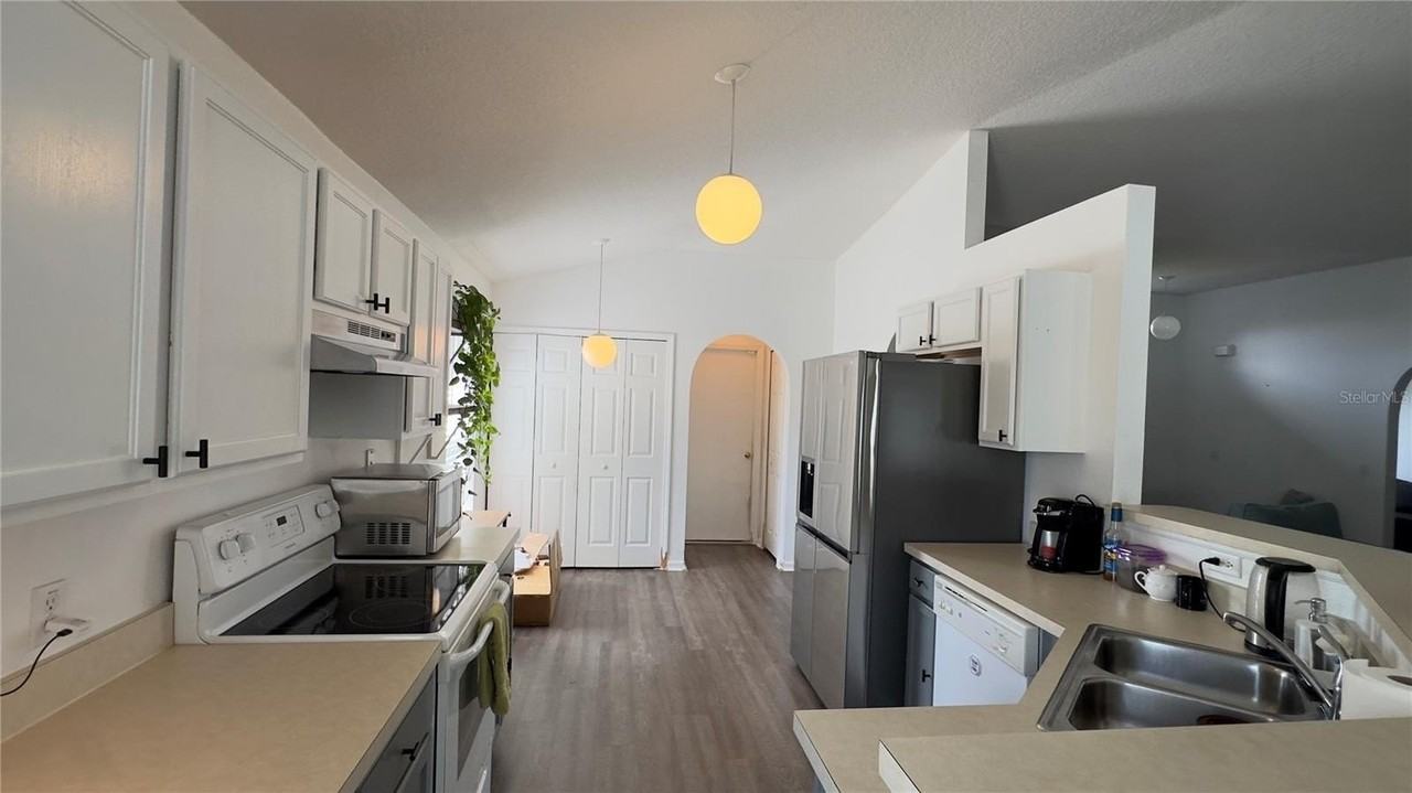 318 Colony Ct - Photo 4 of 23