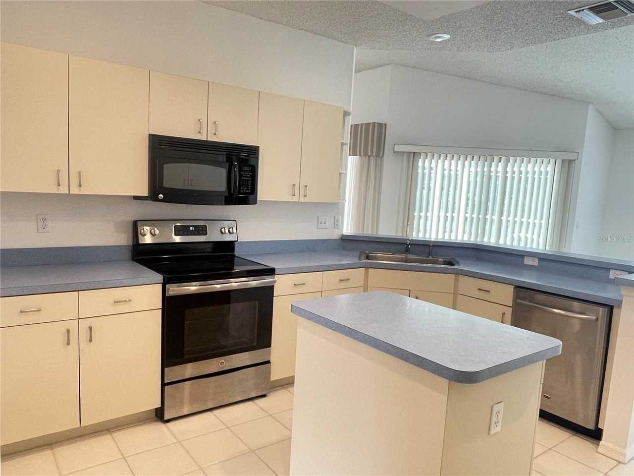 2132 W Del Webb Blvd - Photo 7 of 38