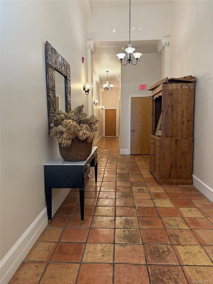 125 Main St #2B - Photo 3 of 18