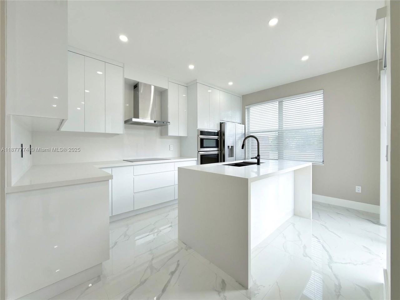 199 Nw 152nd Ave - Photo 2 of 8